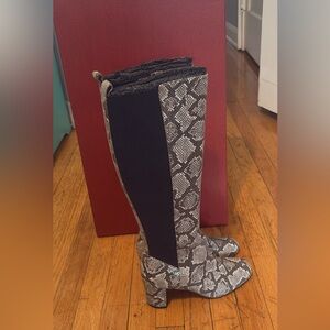 Donald J Pliner python shoes
8.5